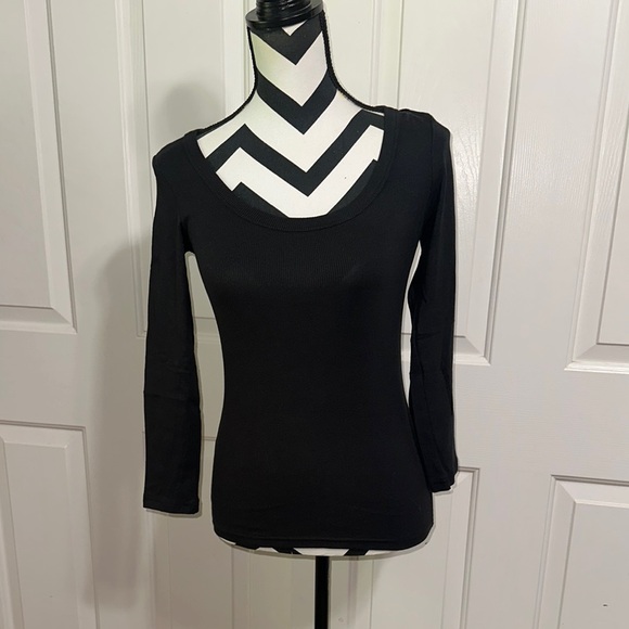 AYR Classic Black Scoop Neck Long Sleeve Top - Picture 1 of 6